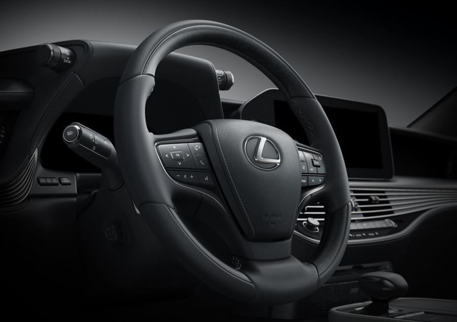 Интерьер Lexus LS500h AWD 2020 года  (WW) (фото 16 из 27)